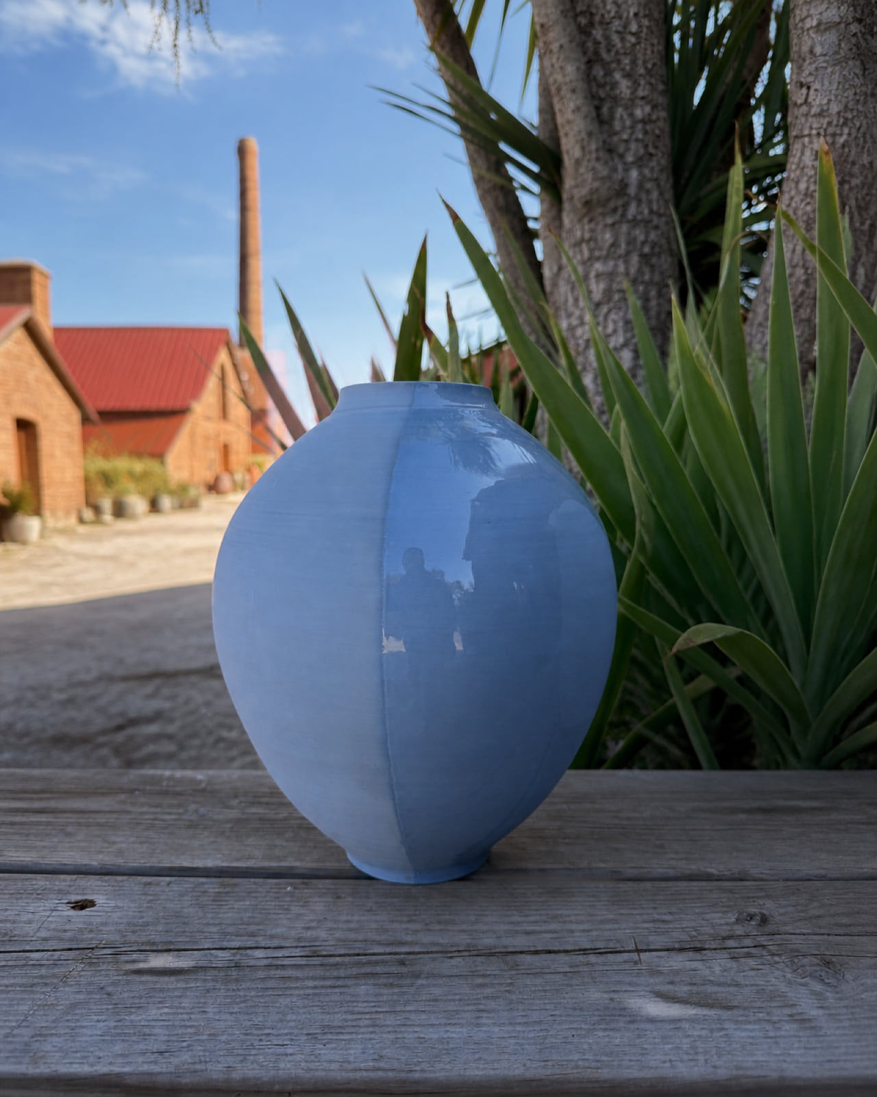 Grande pièce réalisée en faïence Beck Bleue FA141 dans l’atelier